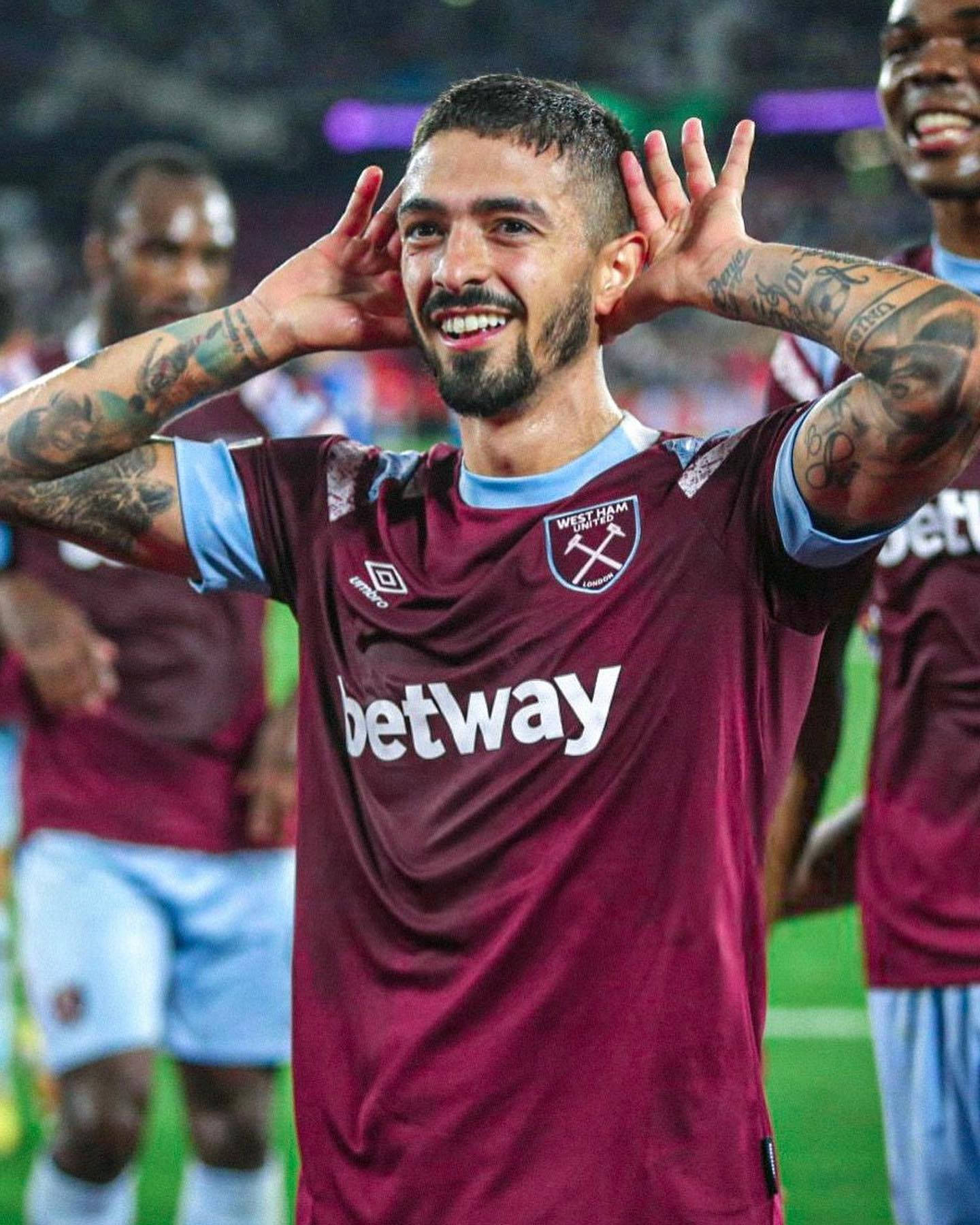 Manuel Lanzini Ear Goal Celebration Background