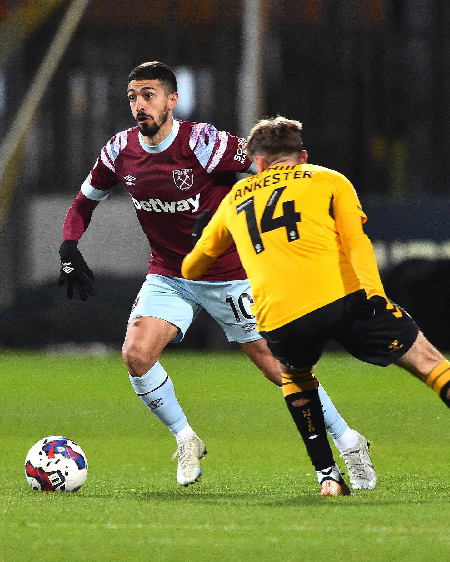 Manuel Lanzini In Action Against Jack Lankester Background