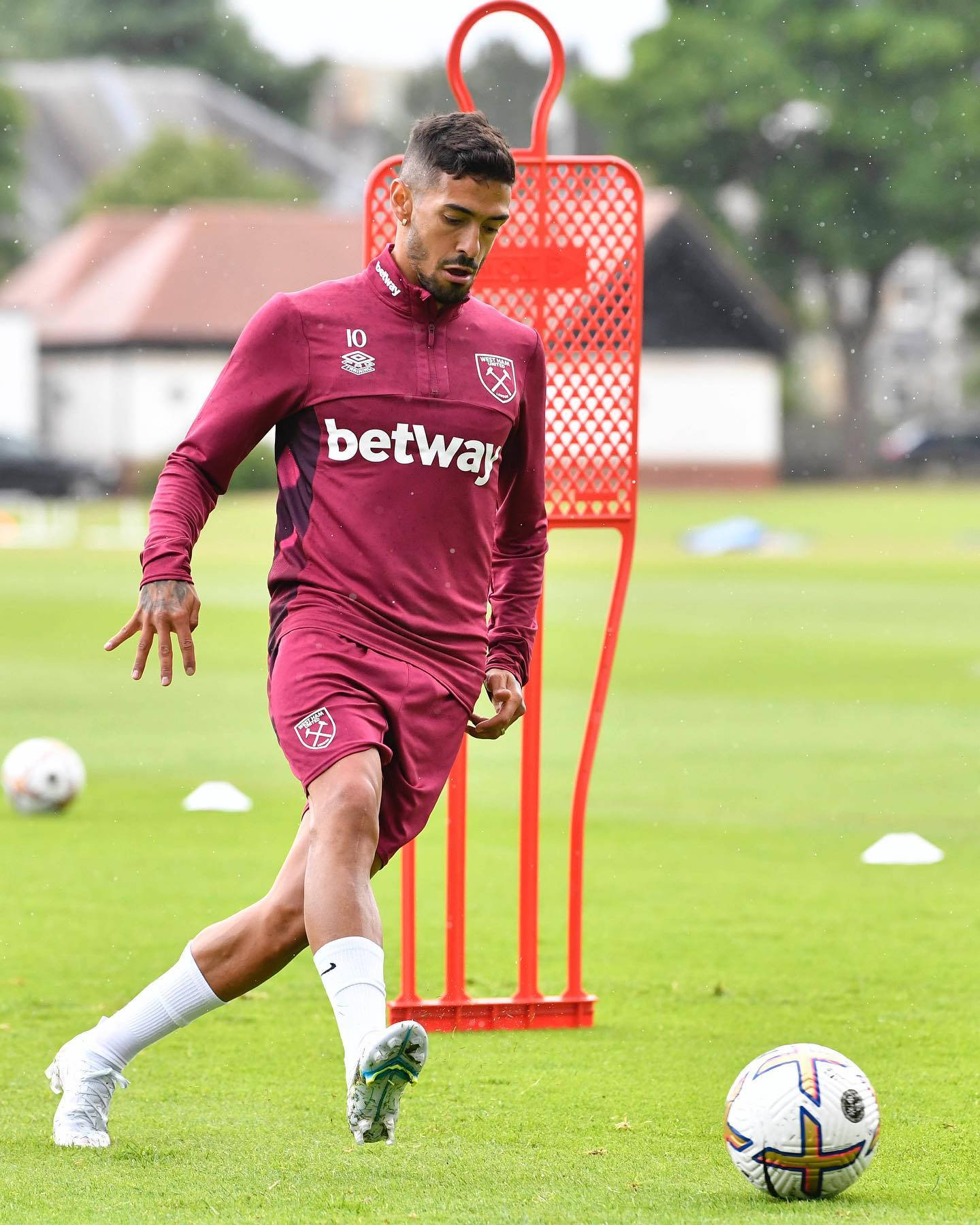 Manuel Lanzini Practice Drills Background