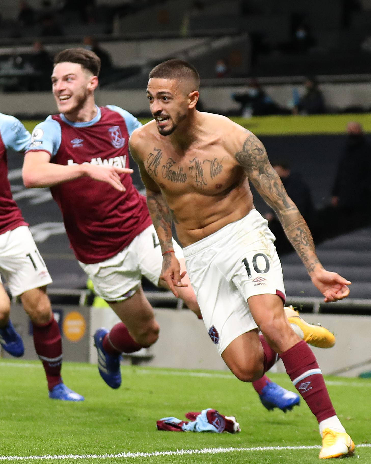 Manuel Lanzini Shirtless Goal Celebration