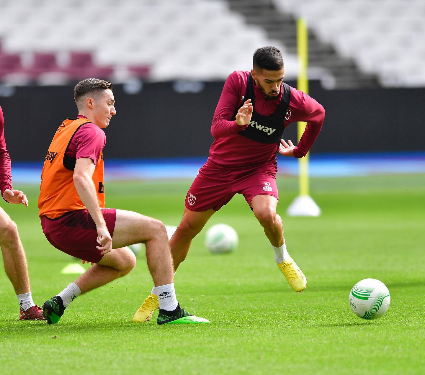 Manuel Lanzini Vs Teammate