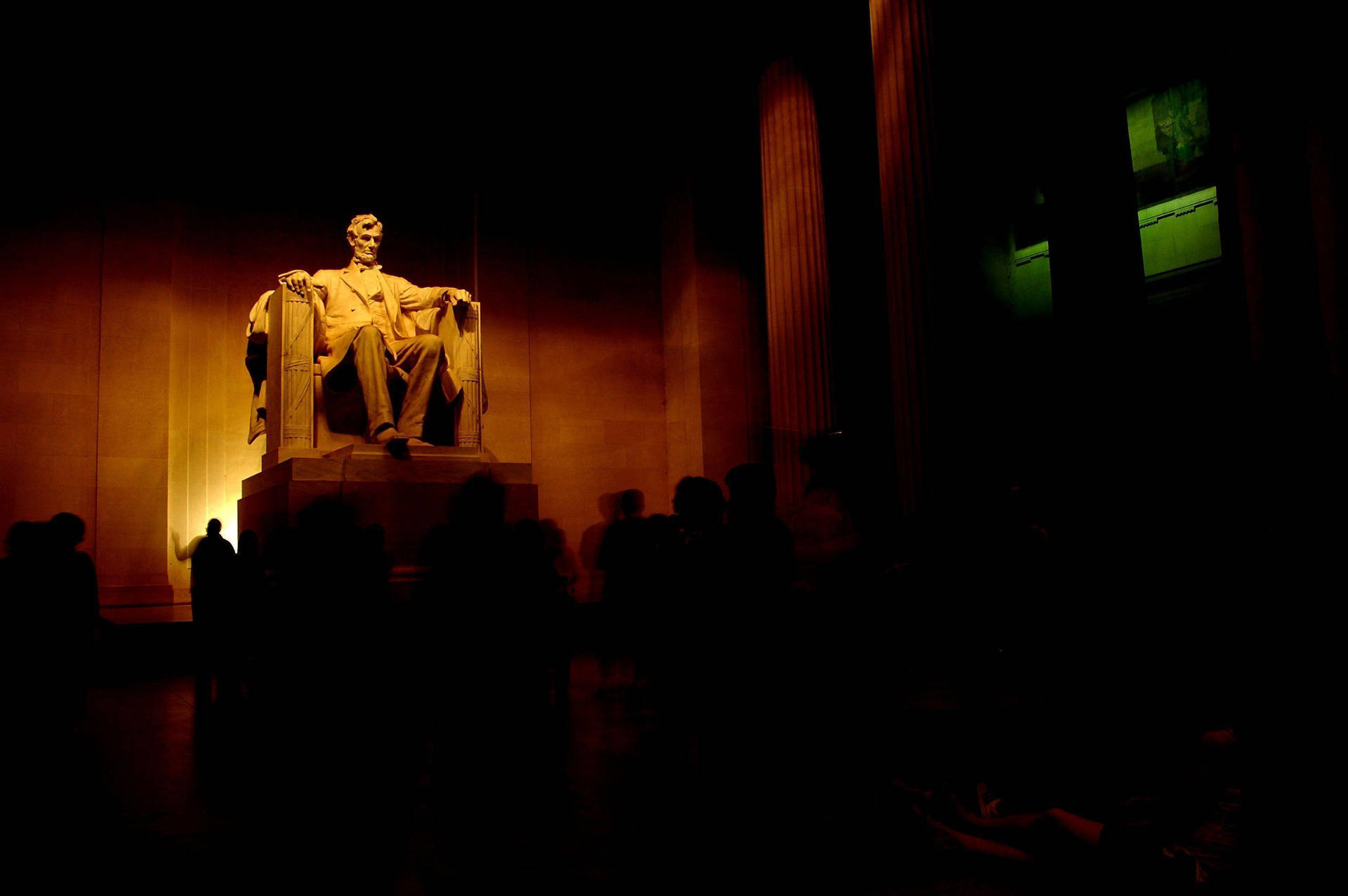 Marble Statue In Lincoln Monument Background