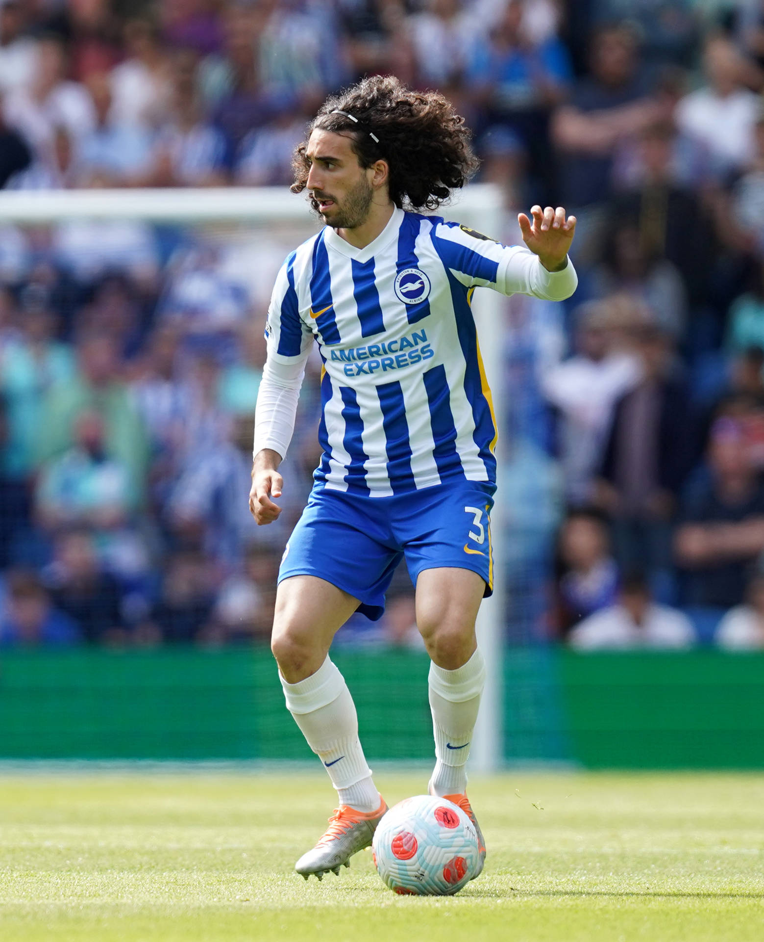 Marc Cucurella Passing Ball