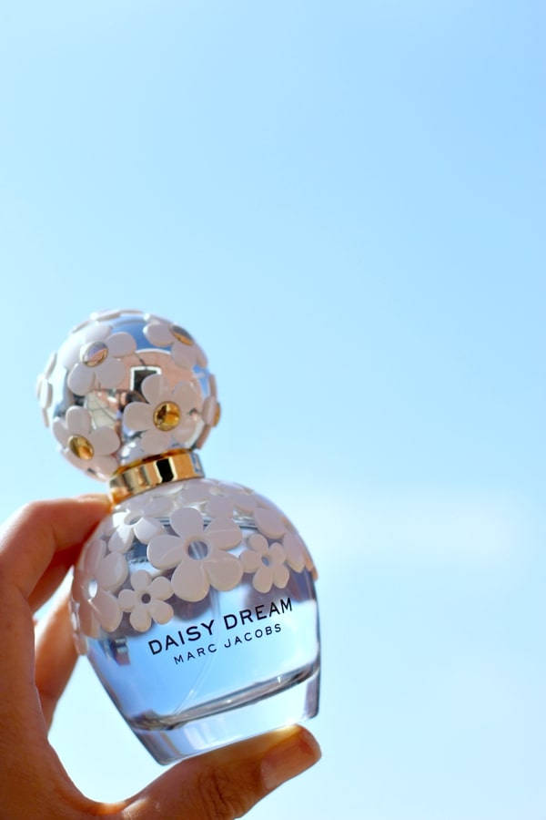 Marc Jacobs Daisy Dream Perfume Background