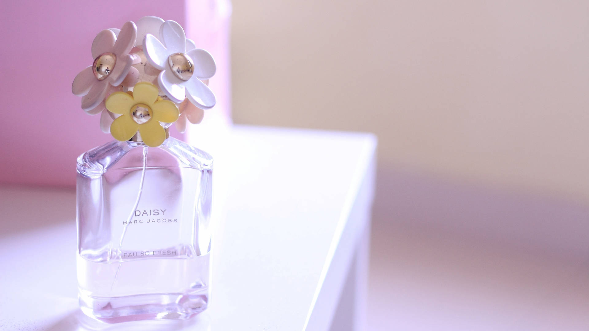 Marc Jacobs Daisy Perfume Bottle Background