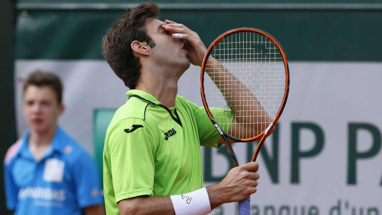 Marcel Granollers Doing A Face Palm Background