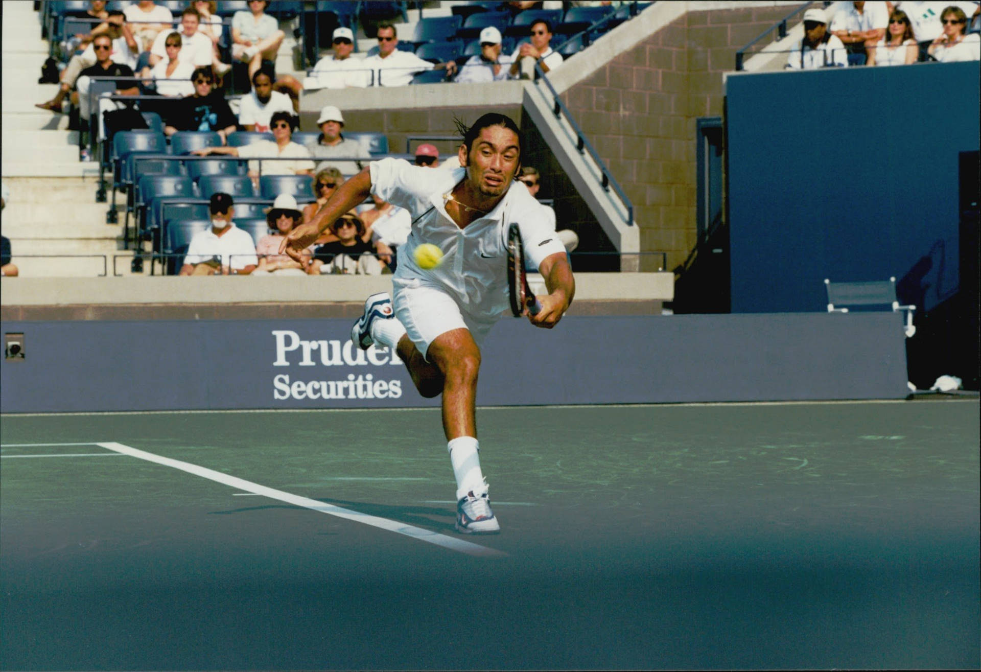 Marcelo Rios Reaching For Ball Background