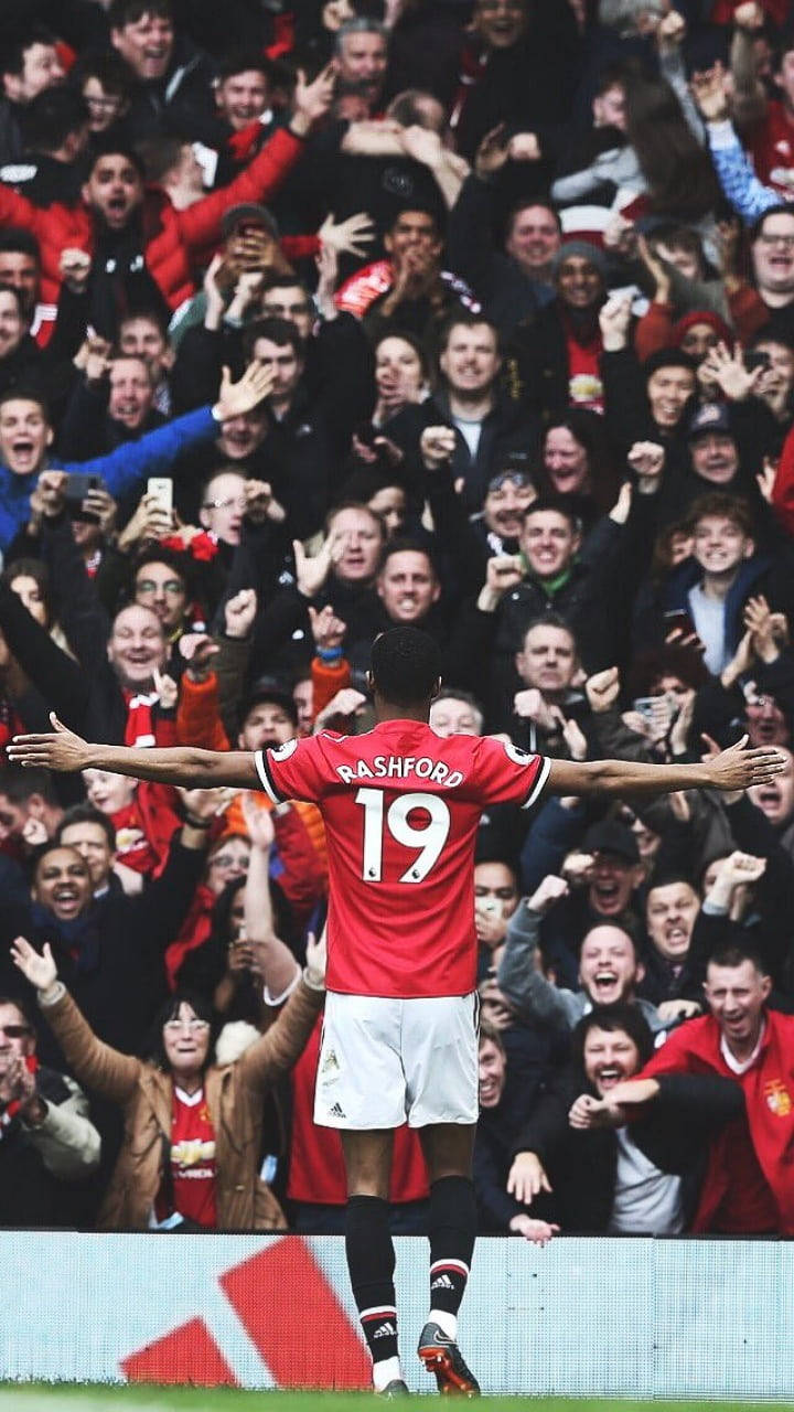 Marcus Rashford Facing Crowd