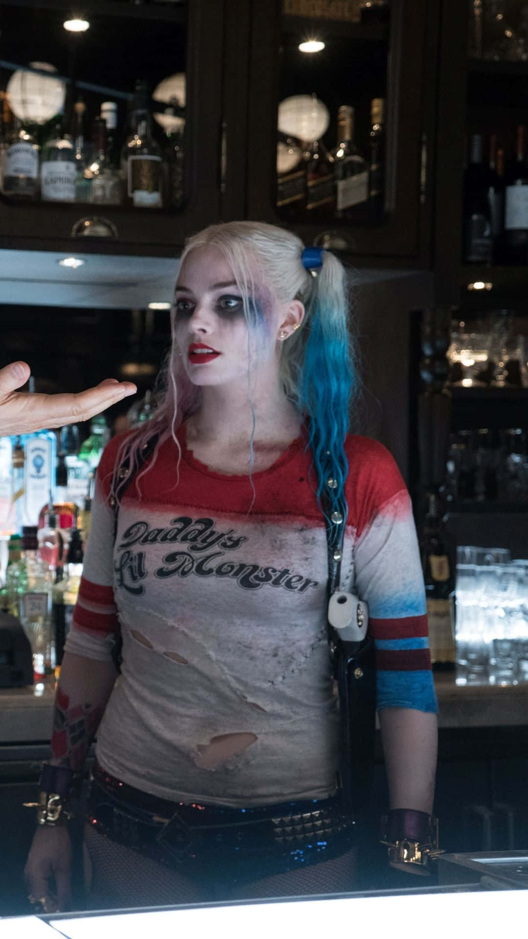 Margot Robbie Harley Quinn Standing Background