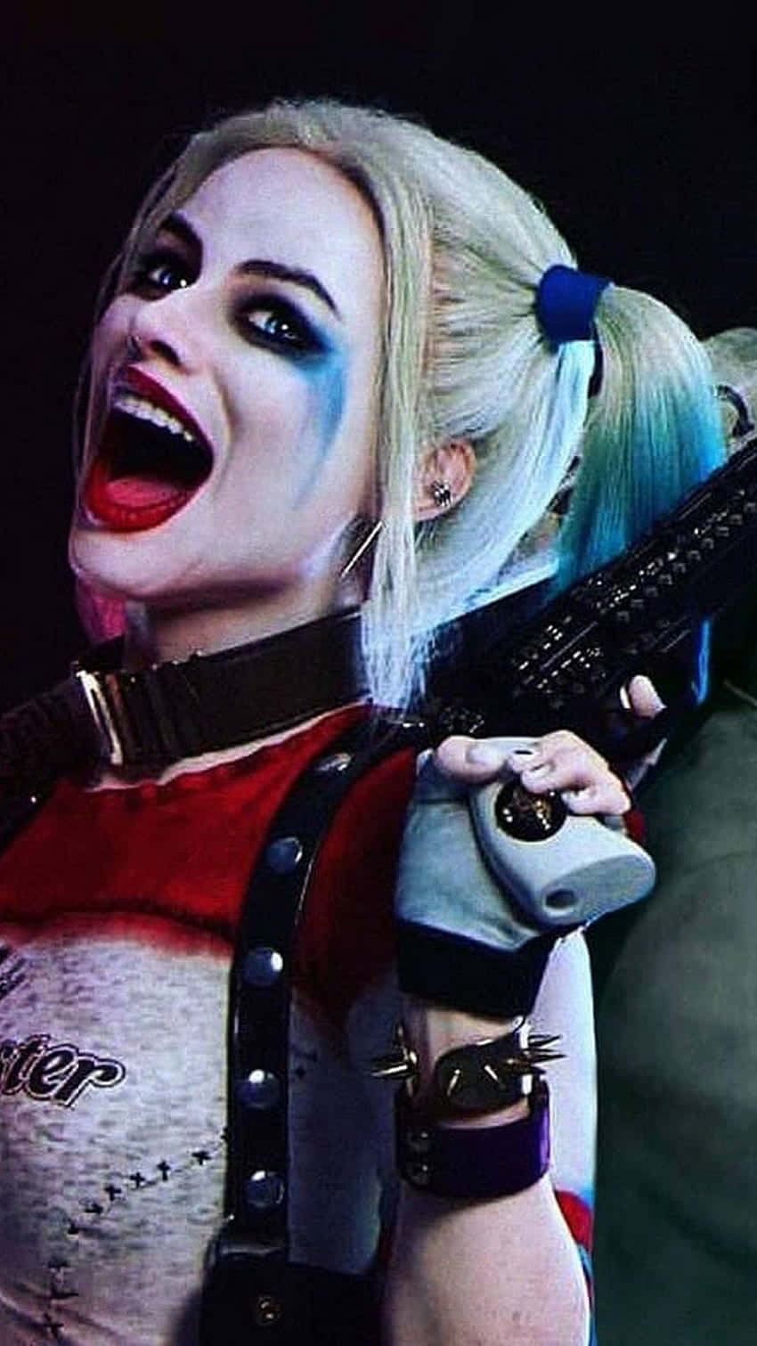 Margot Robbie Looks Badass In Her Harley Quinn Costume. Background