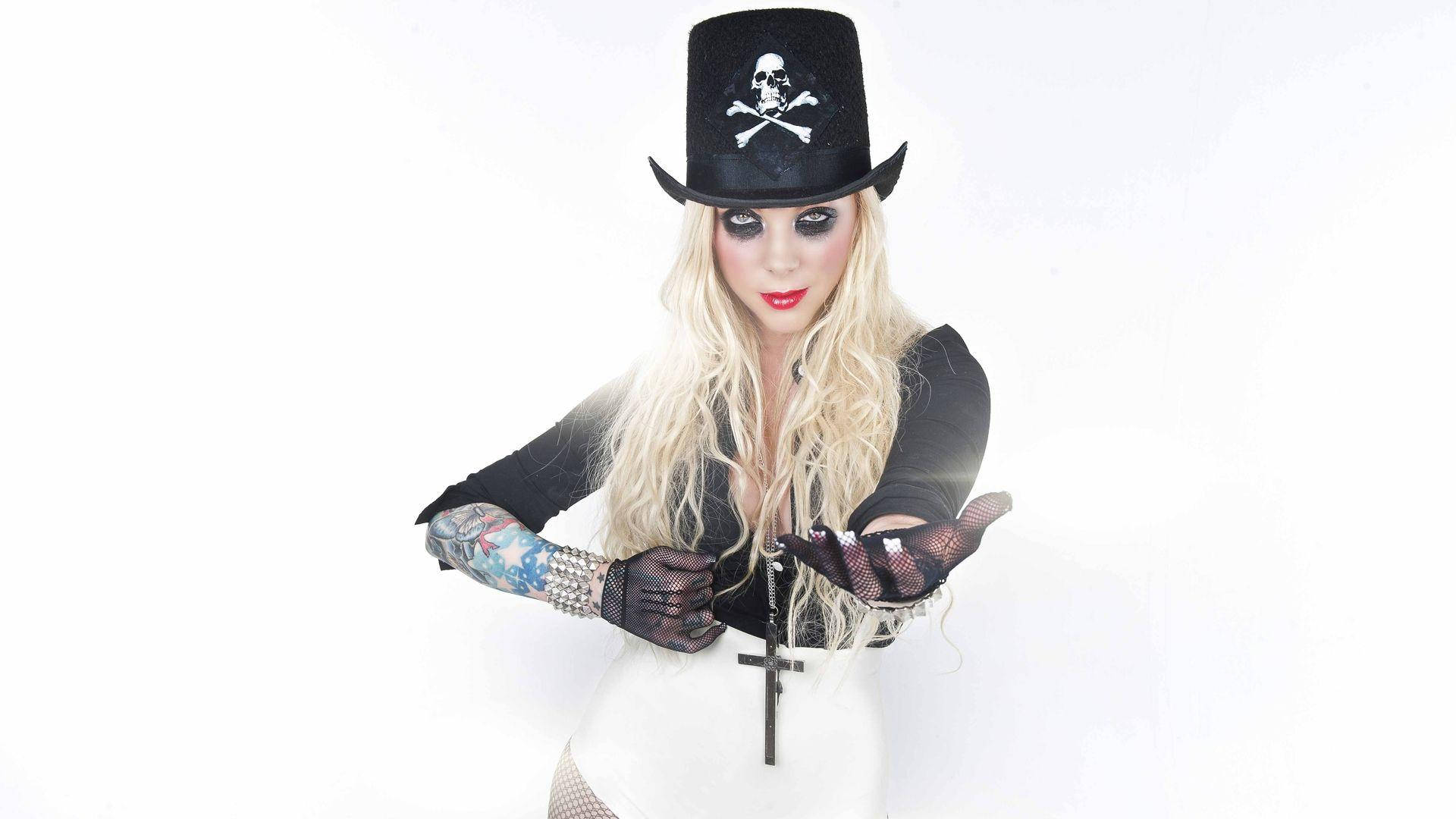 Maria Brink, The Dynamic Singer Of In This Moment In Action