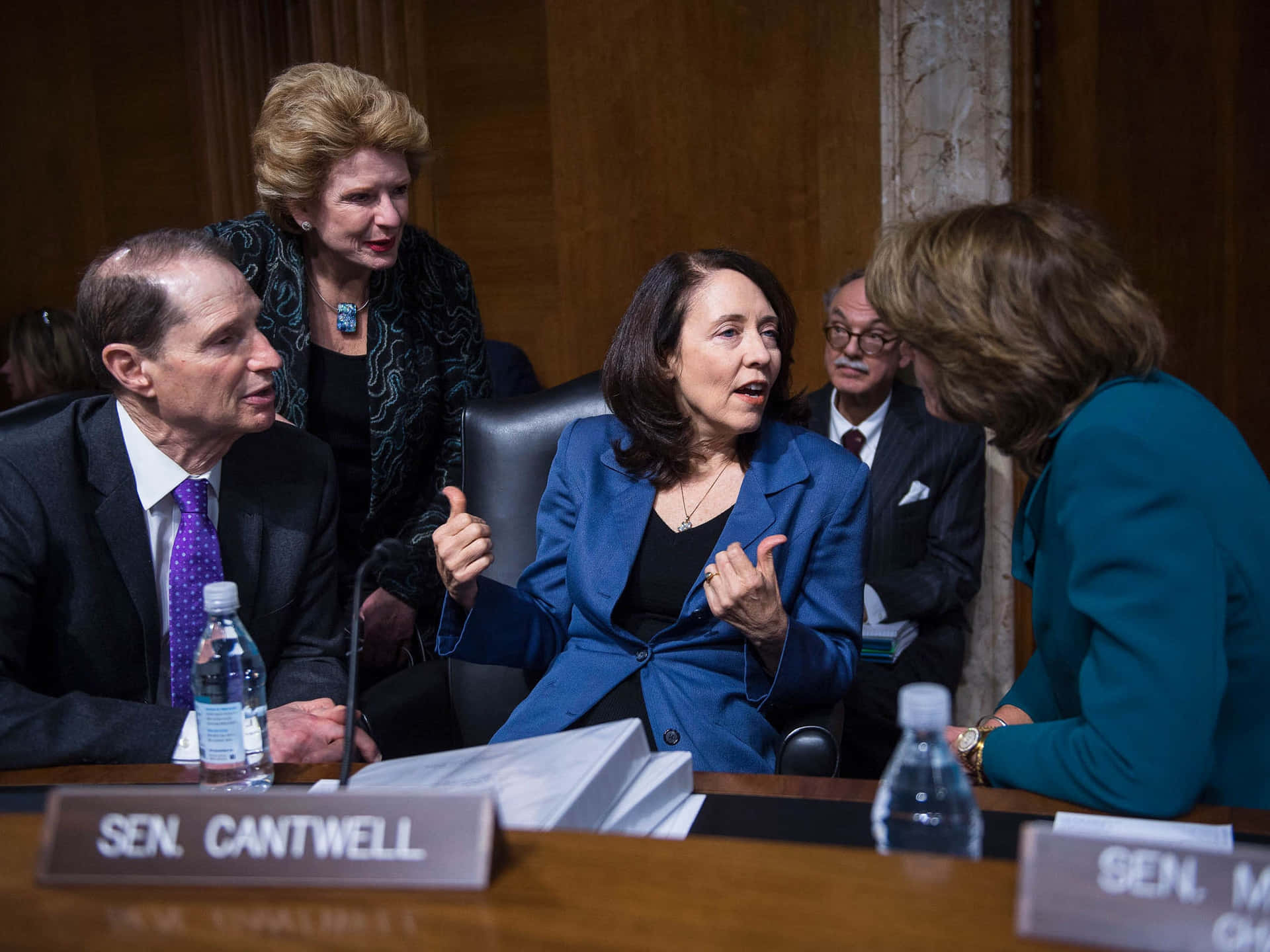 Maria Cantwell Conversing With Other Senators Background