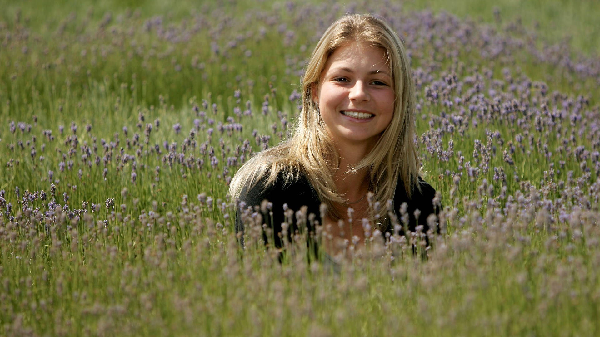 Maria Kirilenko Flower Field Background