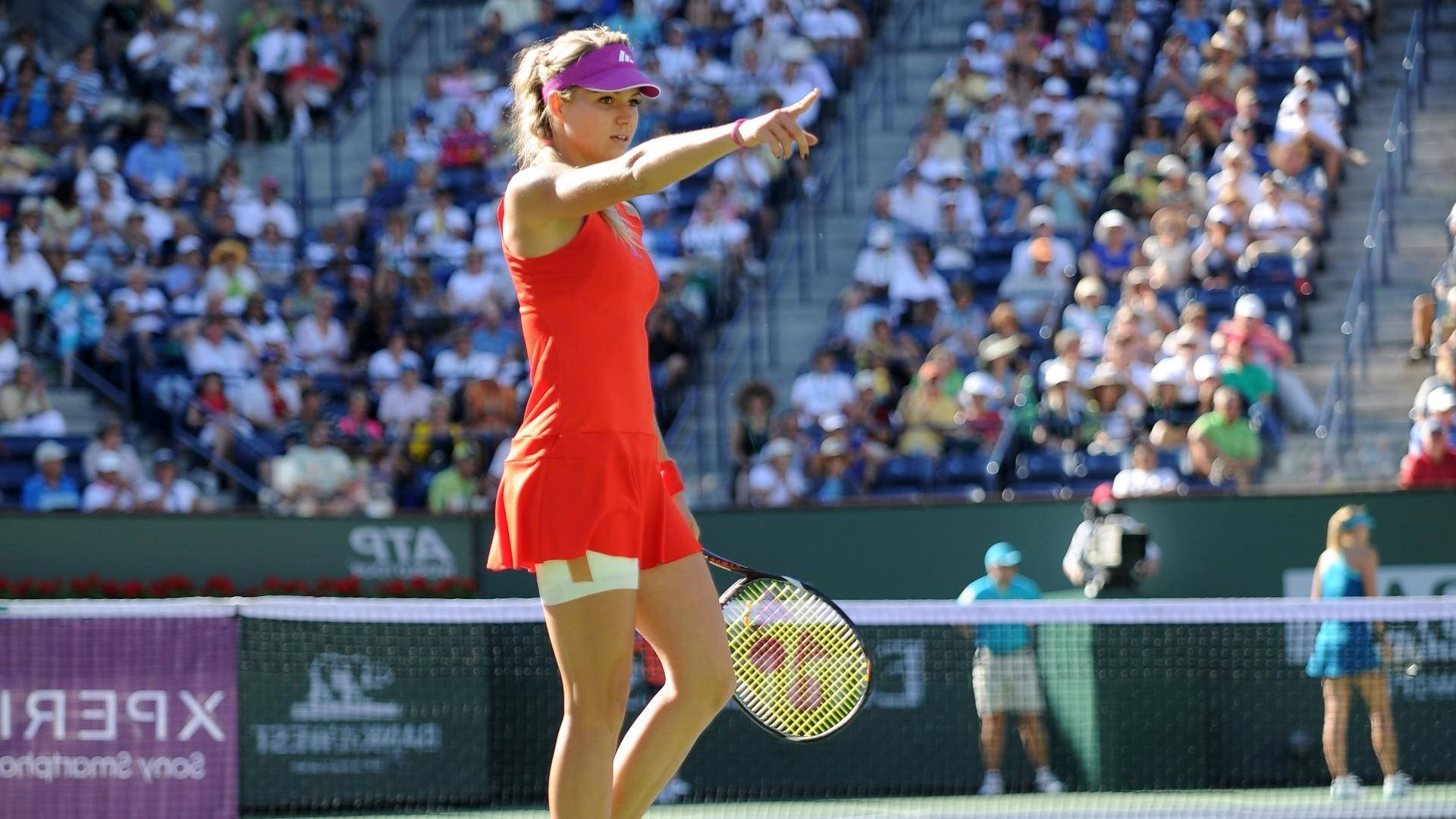 Maria Kirilenko Pointing At Something Background