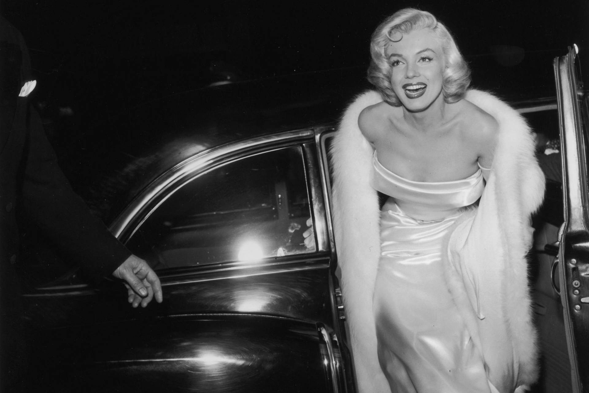 Marilyn Monroe Out Of Car Background