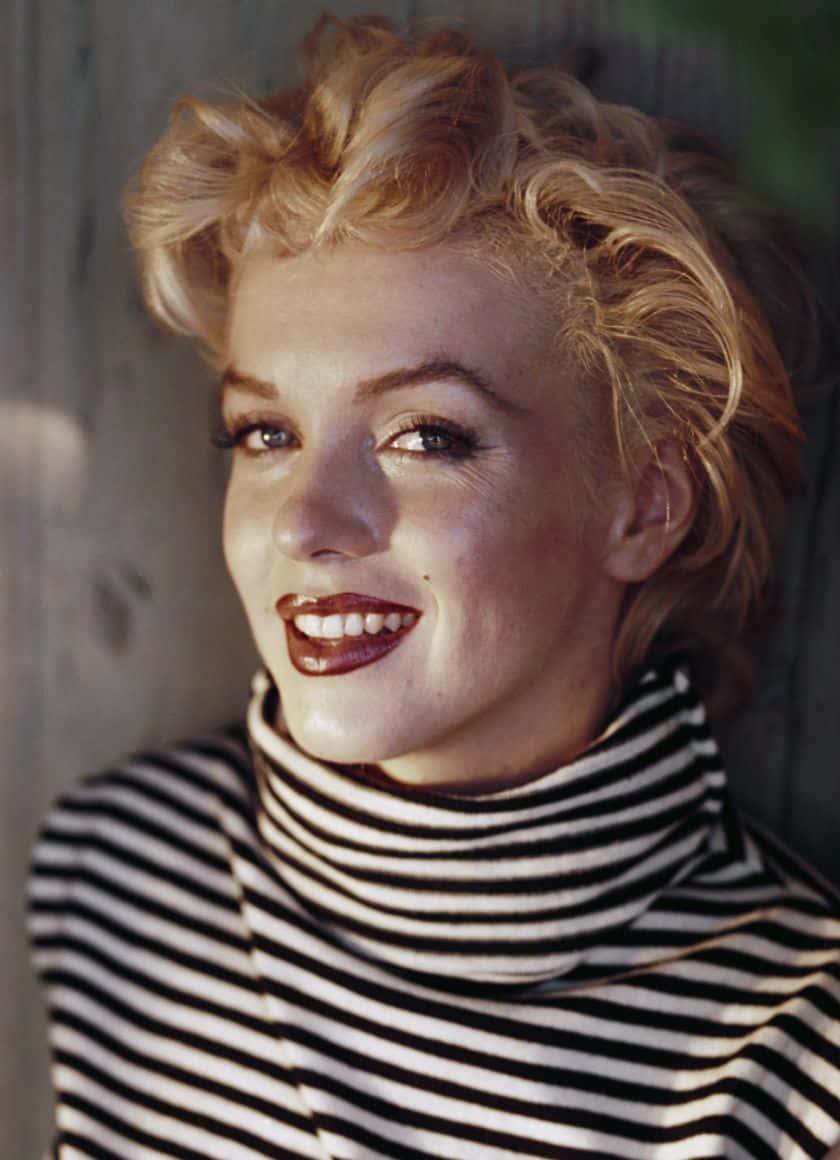 Marilyn Monroe Strikes A Sultry Pose, Inspiring Us All To Make Bold Choices Background