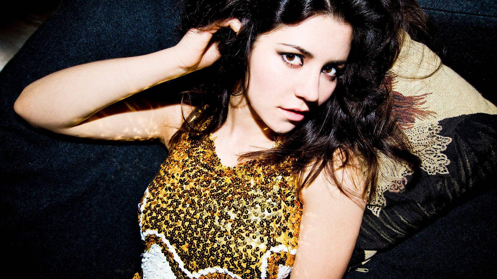 Marina And The Diamonds In Gold