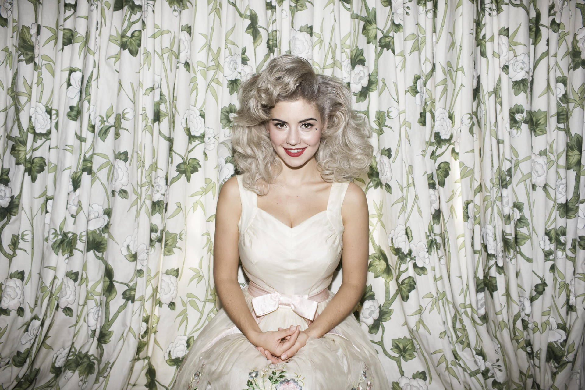 Marina And The Diamonds Showcasing Her Stunning Blonde Look.