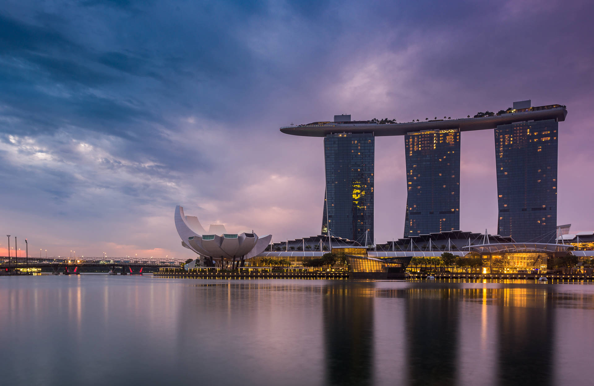 Marina Bay Sands Dark Clouds Evening Background