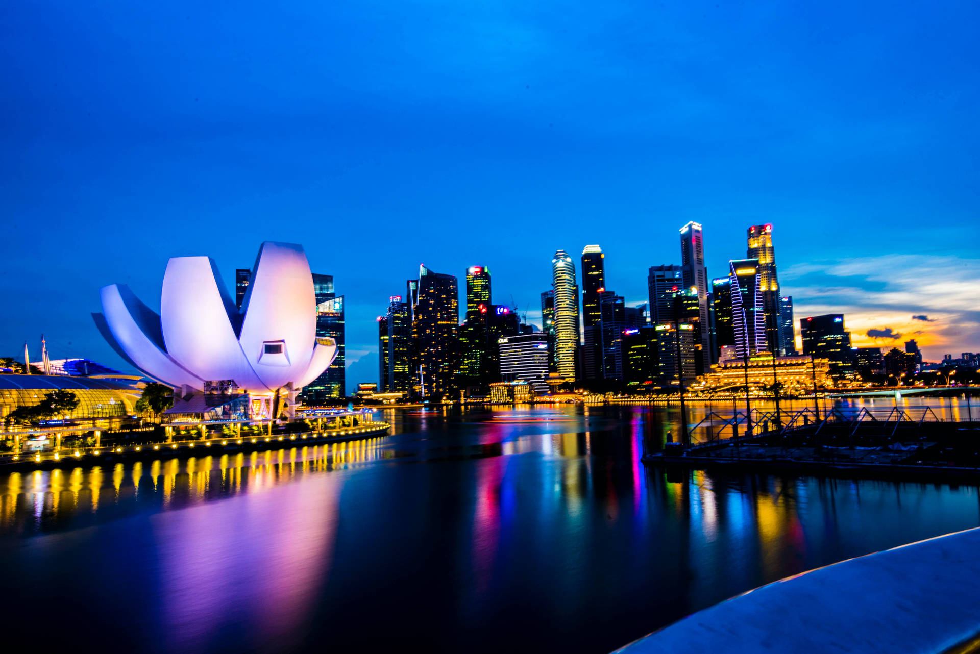 Marina Bay Sands Museum Skyline Background