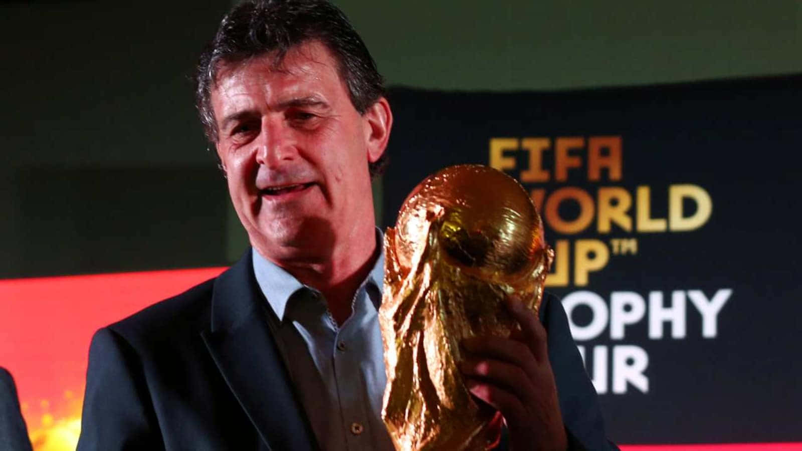 Mario Kempes Fifa World Cup Trophy Background