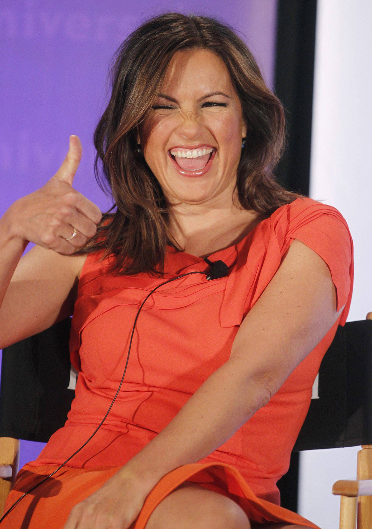 Mariska Hargitay Thumbs Up Nbc Universal Summer Press