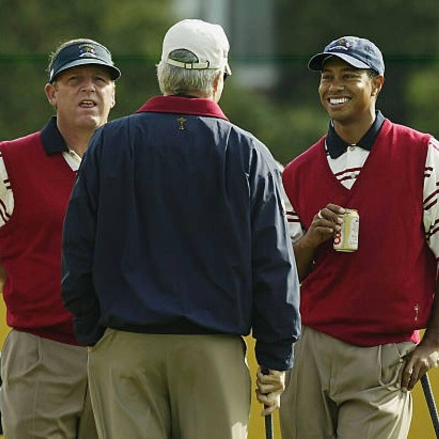 Mark Calcavecchia With Two Caddies Background