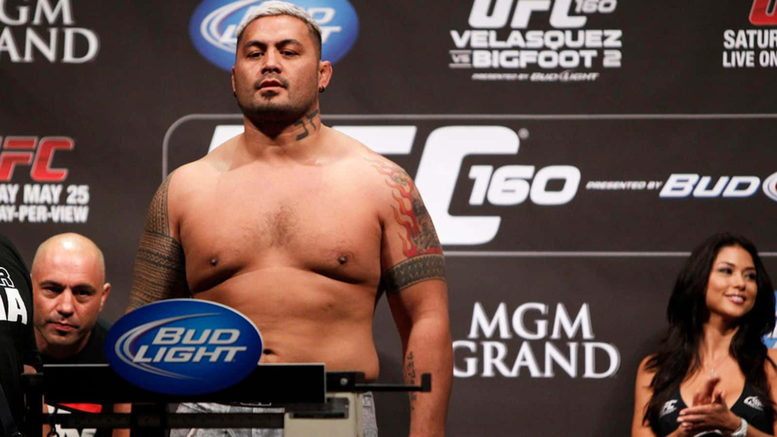 Mark Hunt Official Weigh-in Background