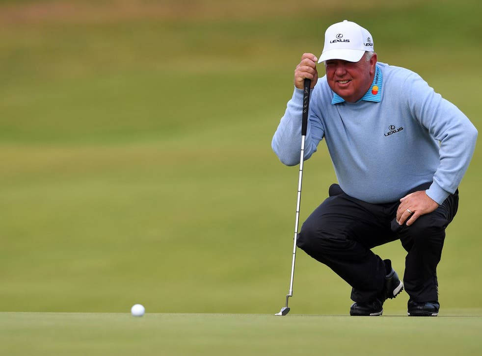 Mark O'meara Inspecting Golf Ball Background