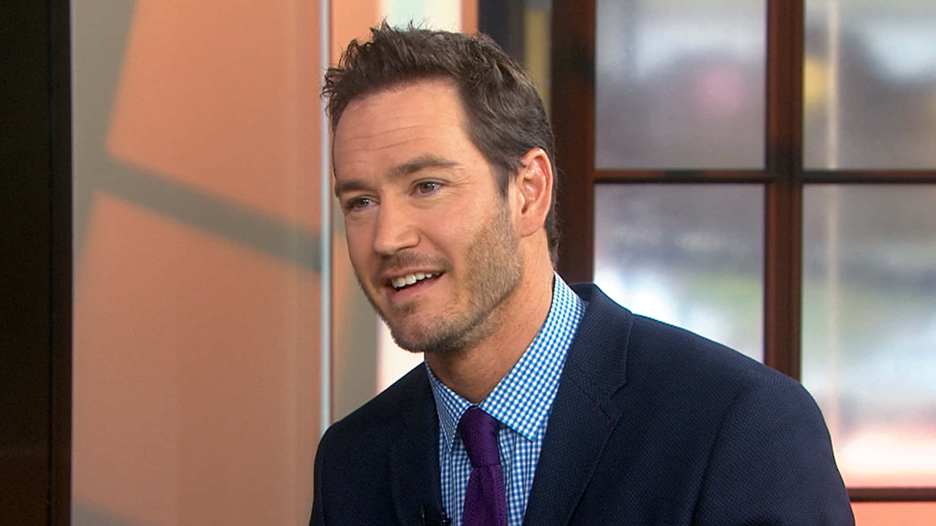Mark-paul Gosselaar Looking Sharp In A Suit Background