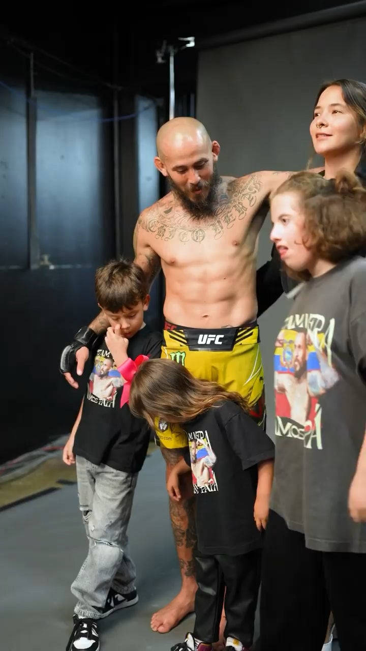 Marlon Vera Photo With Kids Background