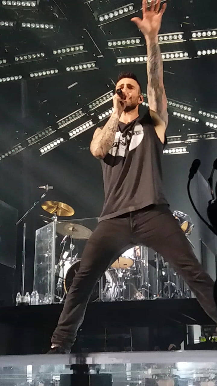 Maroon 5 Adam Hand Raised Concert Background
