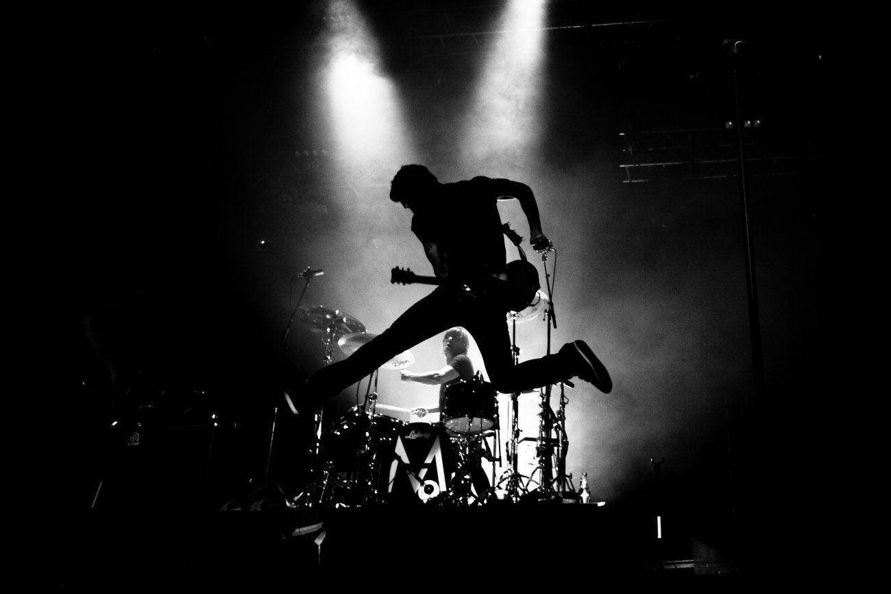 Maroon 5 Jumping Rock Performance