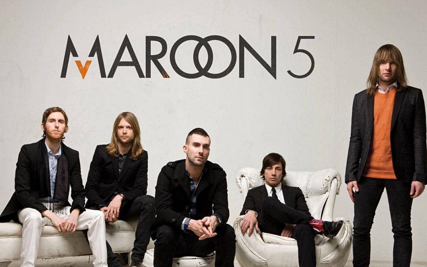 Maroon 5 Posing Sofa Chair Background