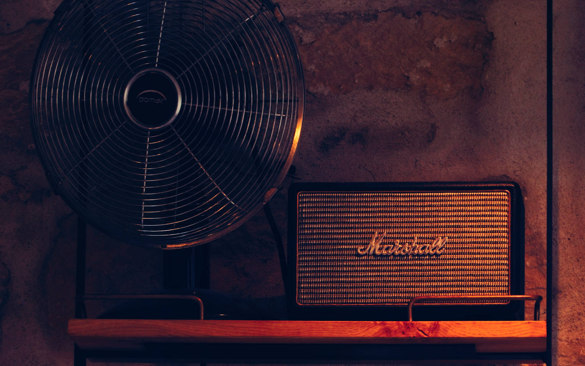 Marshall Speaker With Fan Background