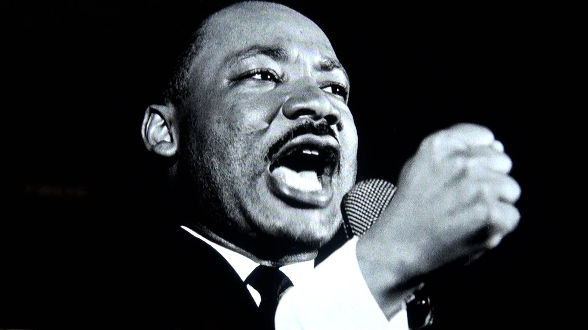Martin Luther King Jr Delivering His Iconic Speech Background