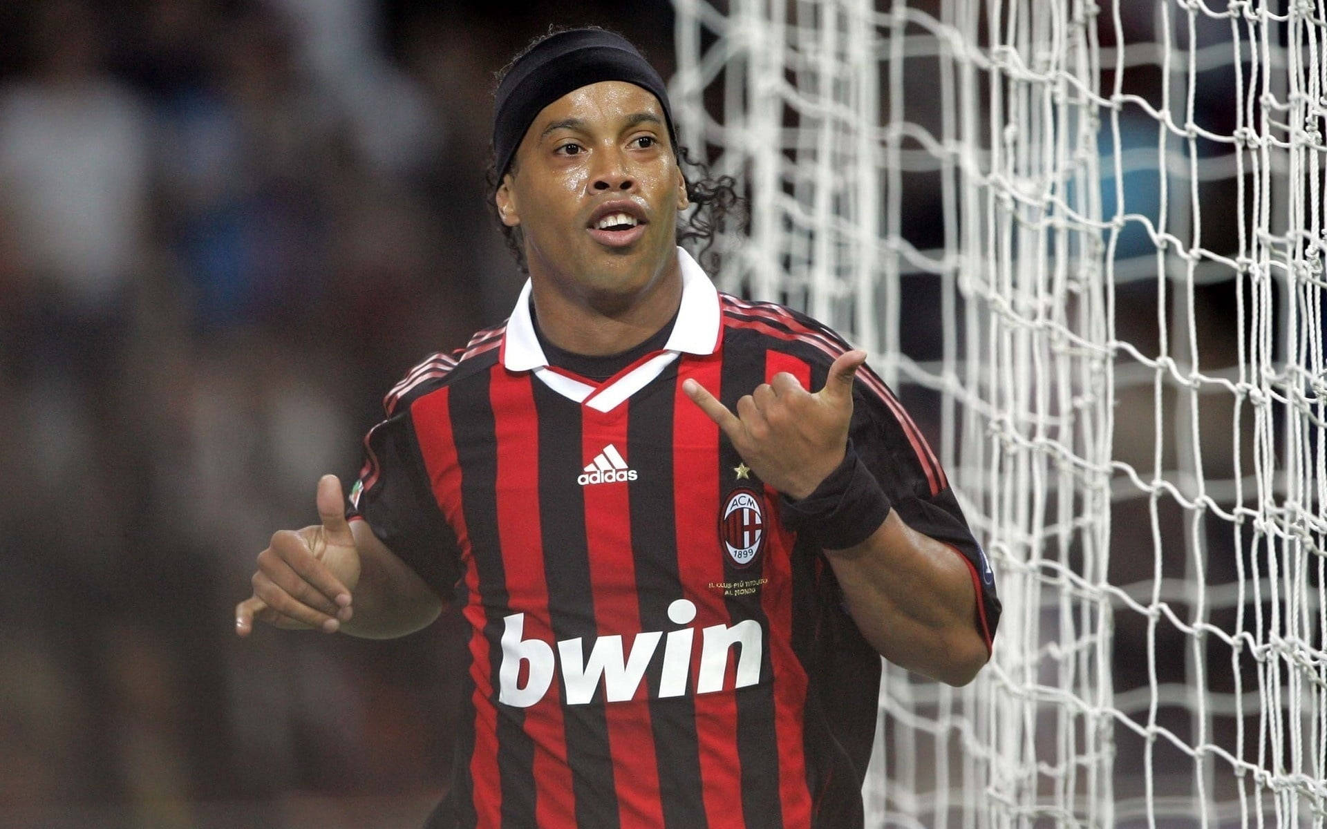 Marvelous Athlete Ronaldinho Background