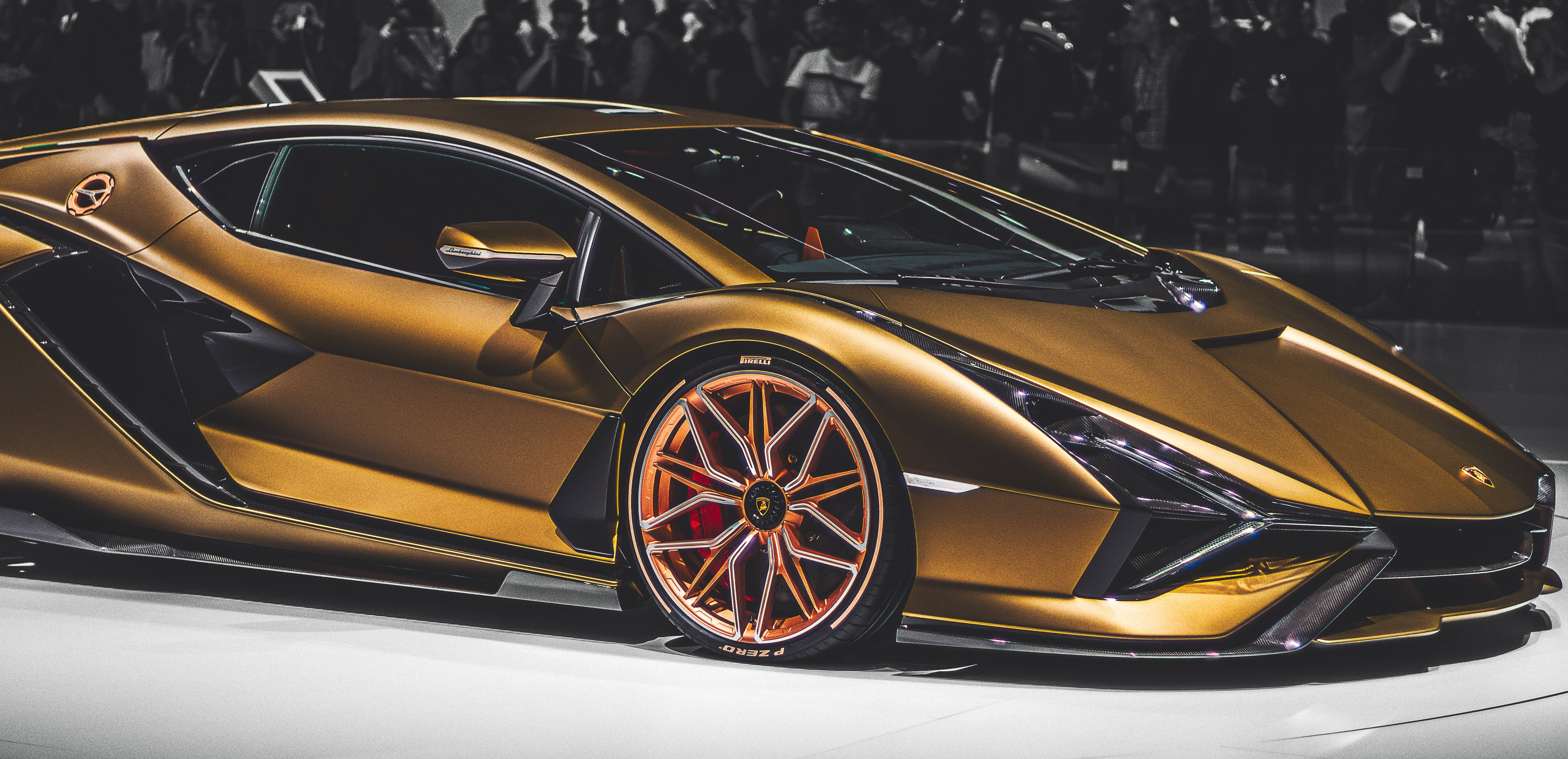 Marvelous Gold Iphone Lamborghini Display Background