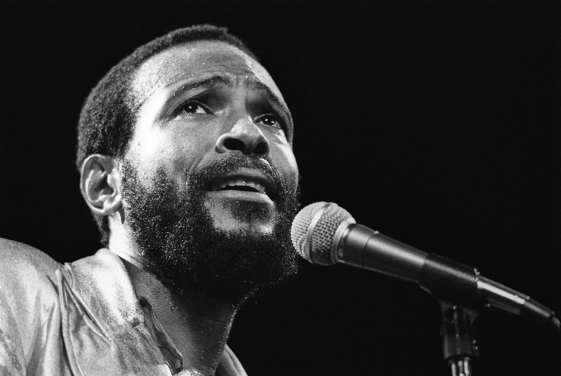 Marvin Gaye Close-up Singing Background