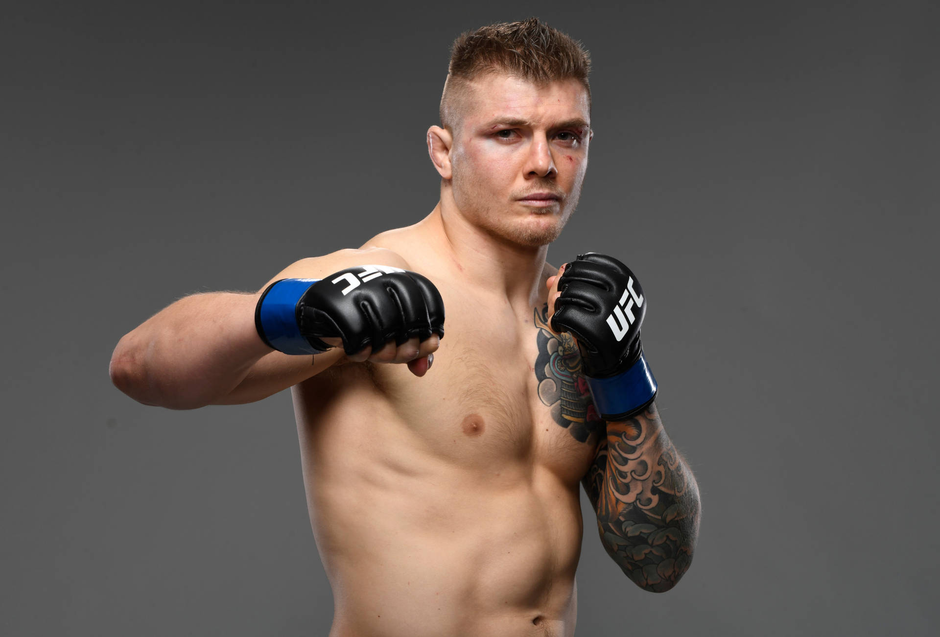 Marvin Vettori Posing With Gloves