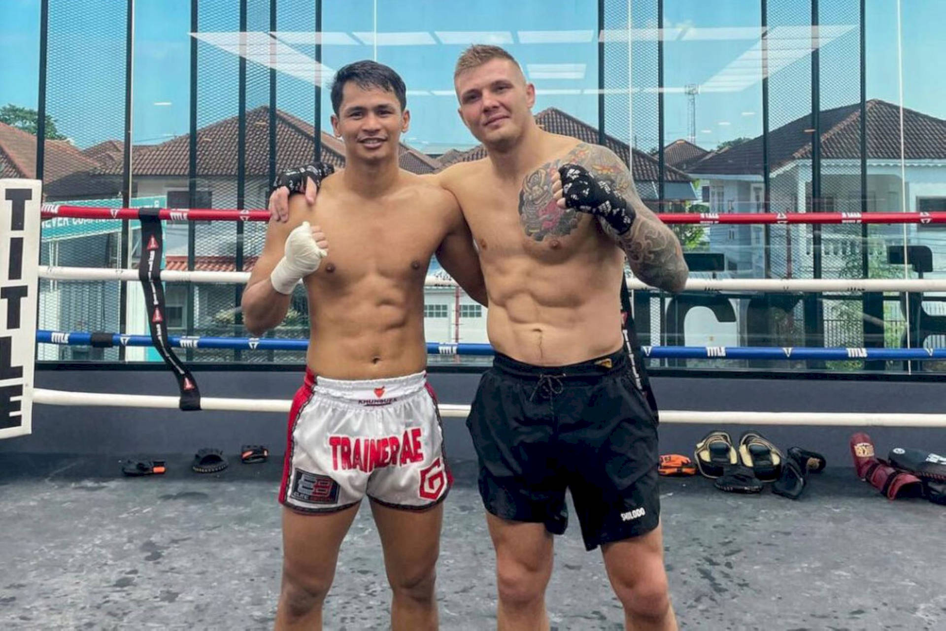 Marvin Vettori Posing With Superbon Banchamek