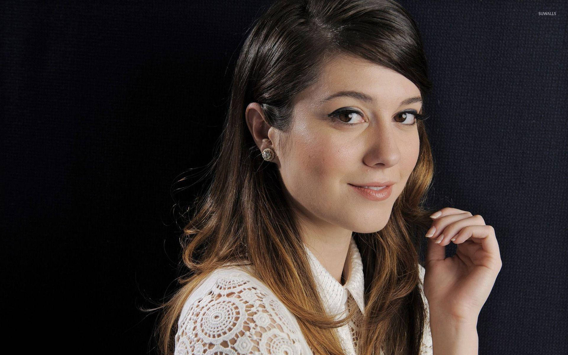 Mary Elizabeth Winstead In Lace Top Background