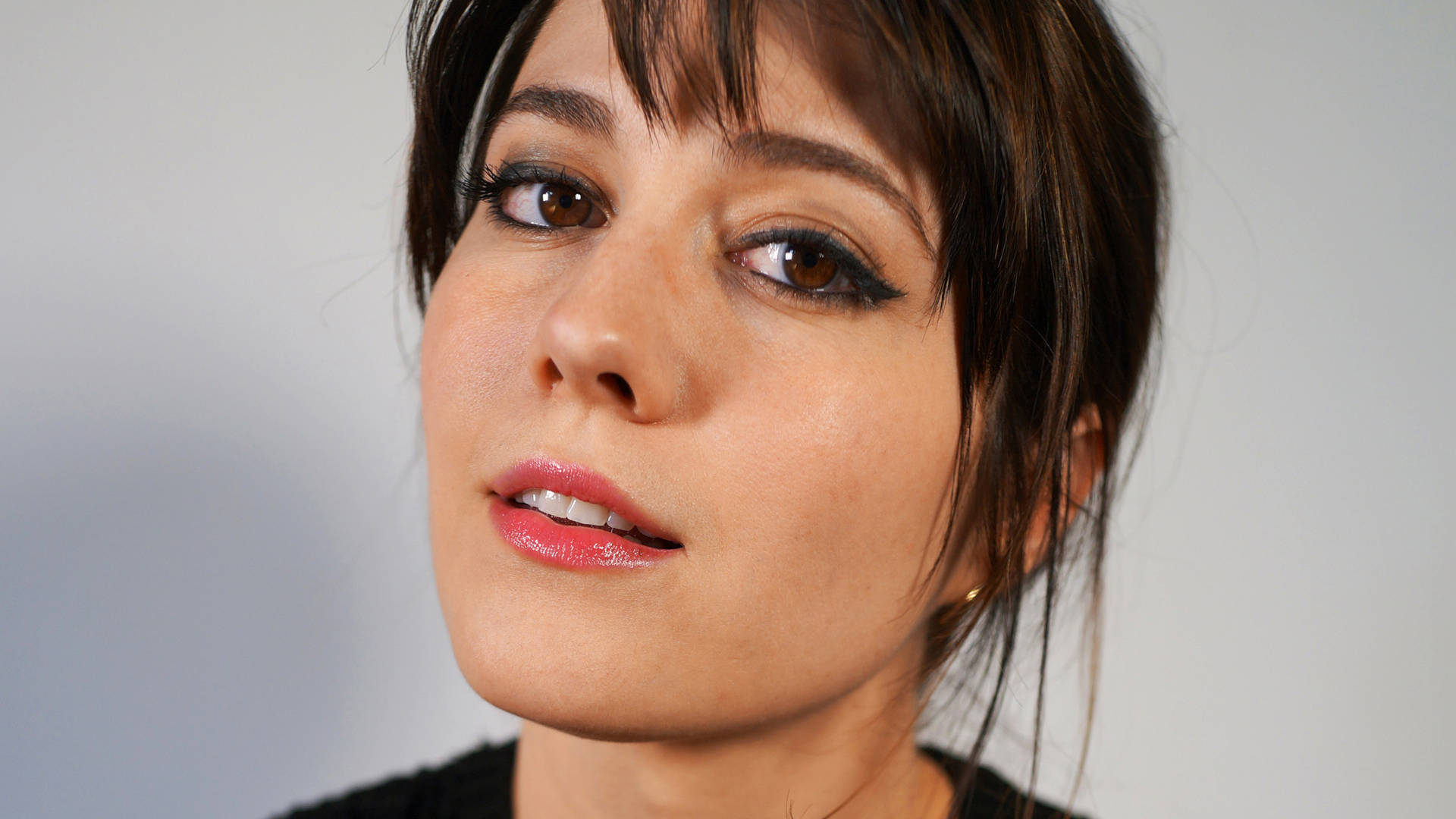 Mary Elizabeth Winstead Lovely Face Background