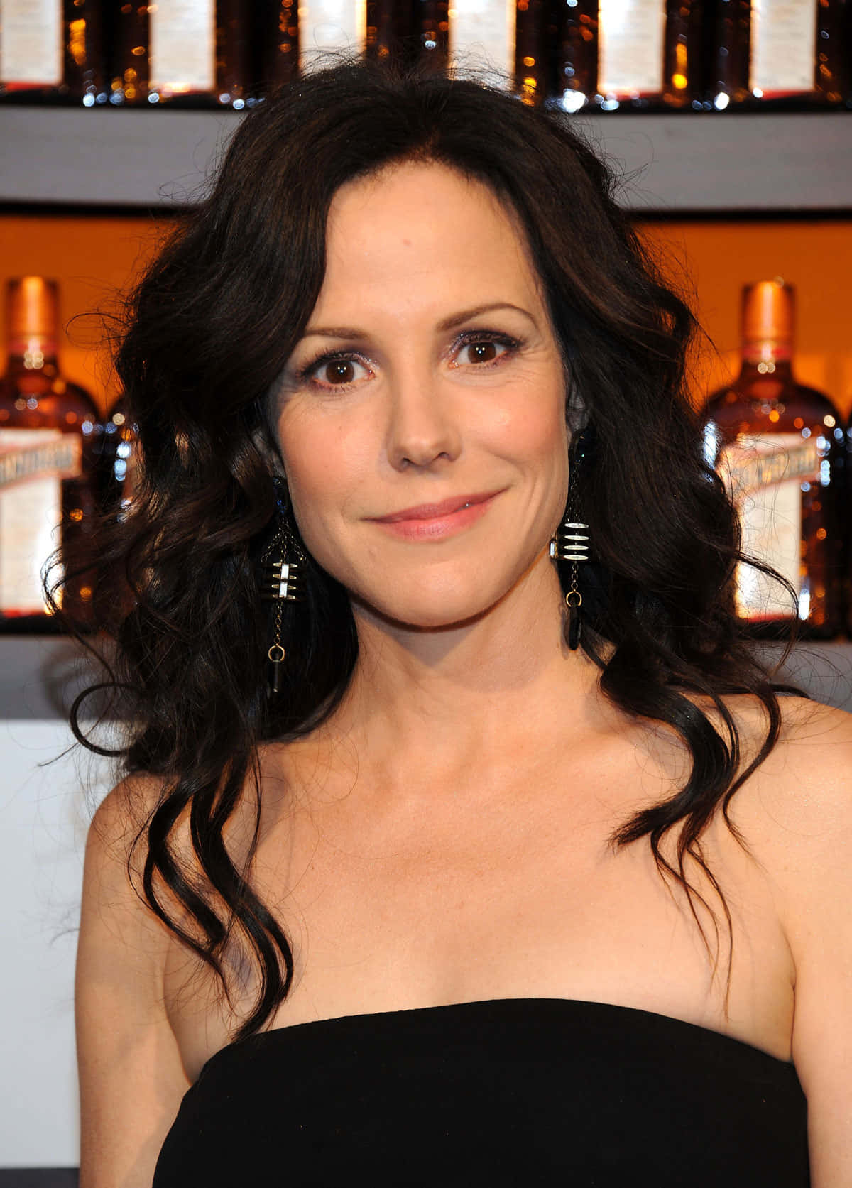 Mary Louise Parker Posing For A Photoshoot Background