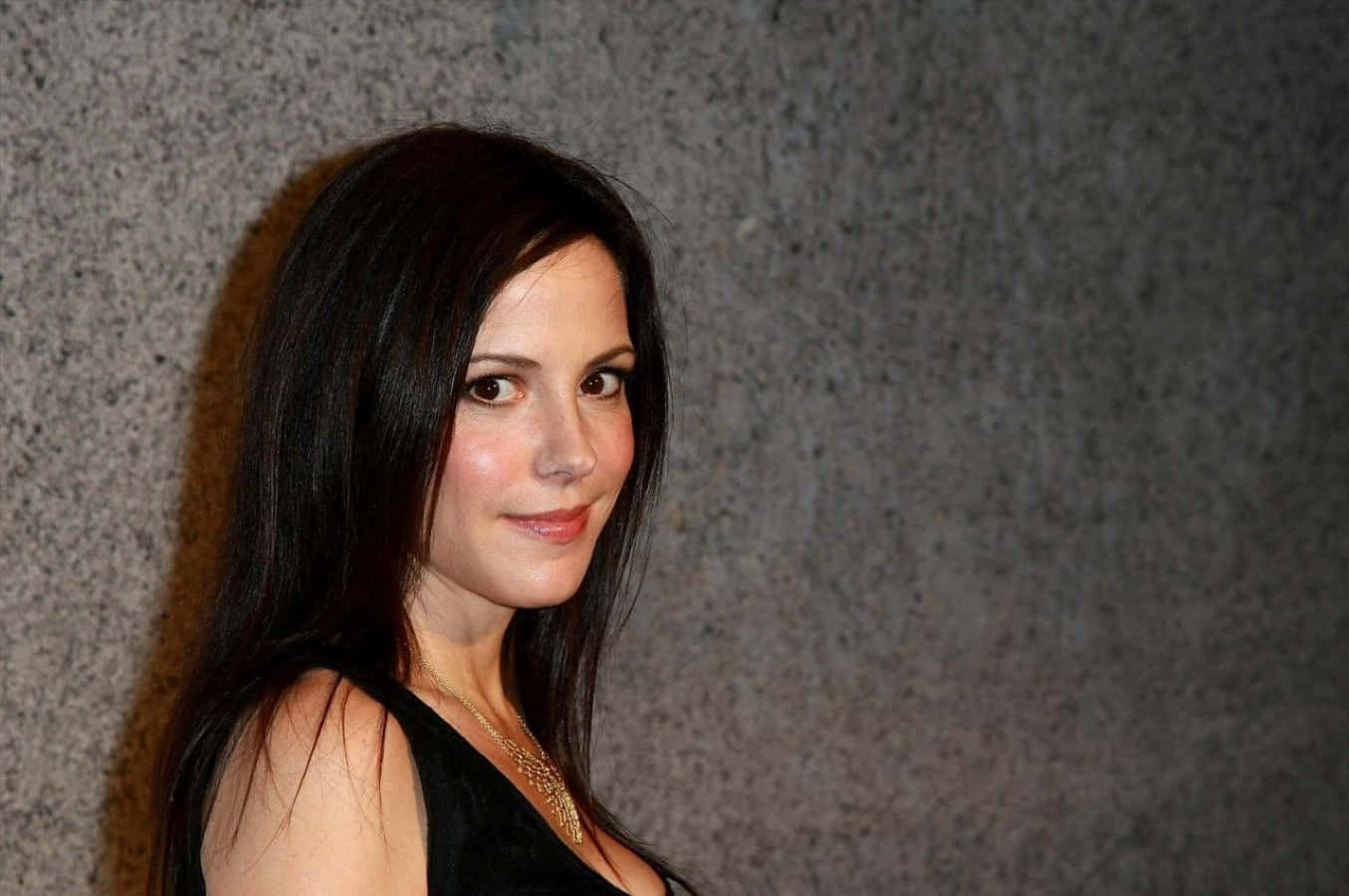 Mary-louise Parker Striking A Stunning Pose