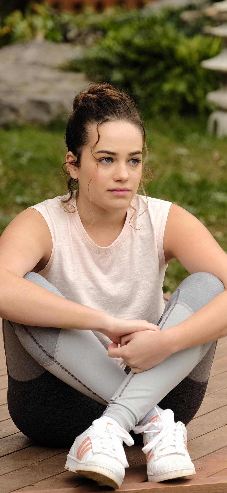 Mary Mouser Of Cobra Kai Phone Background