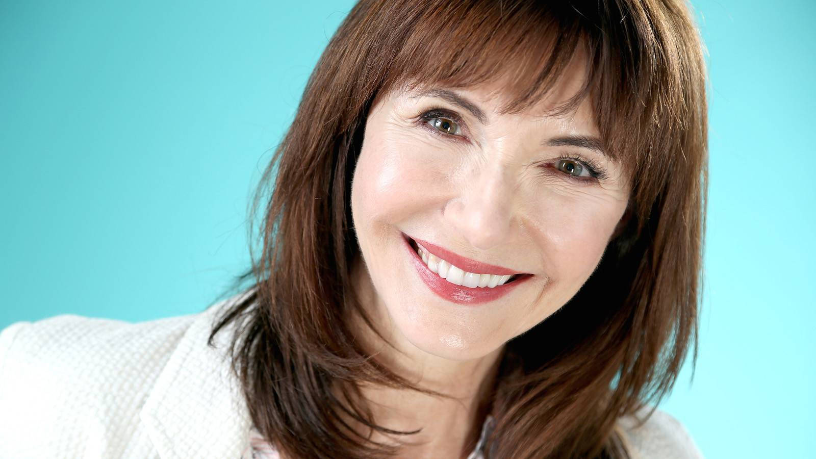 Mary Steenburgen American Star Background