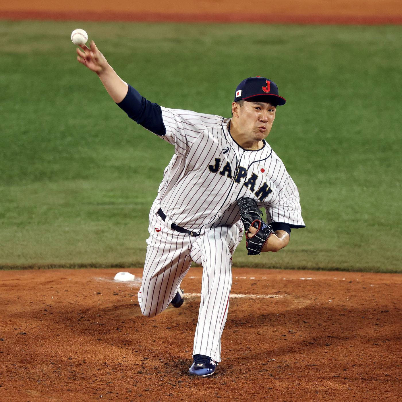 Masahiro Tanaka Throwing Fast Ball Background