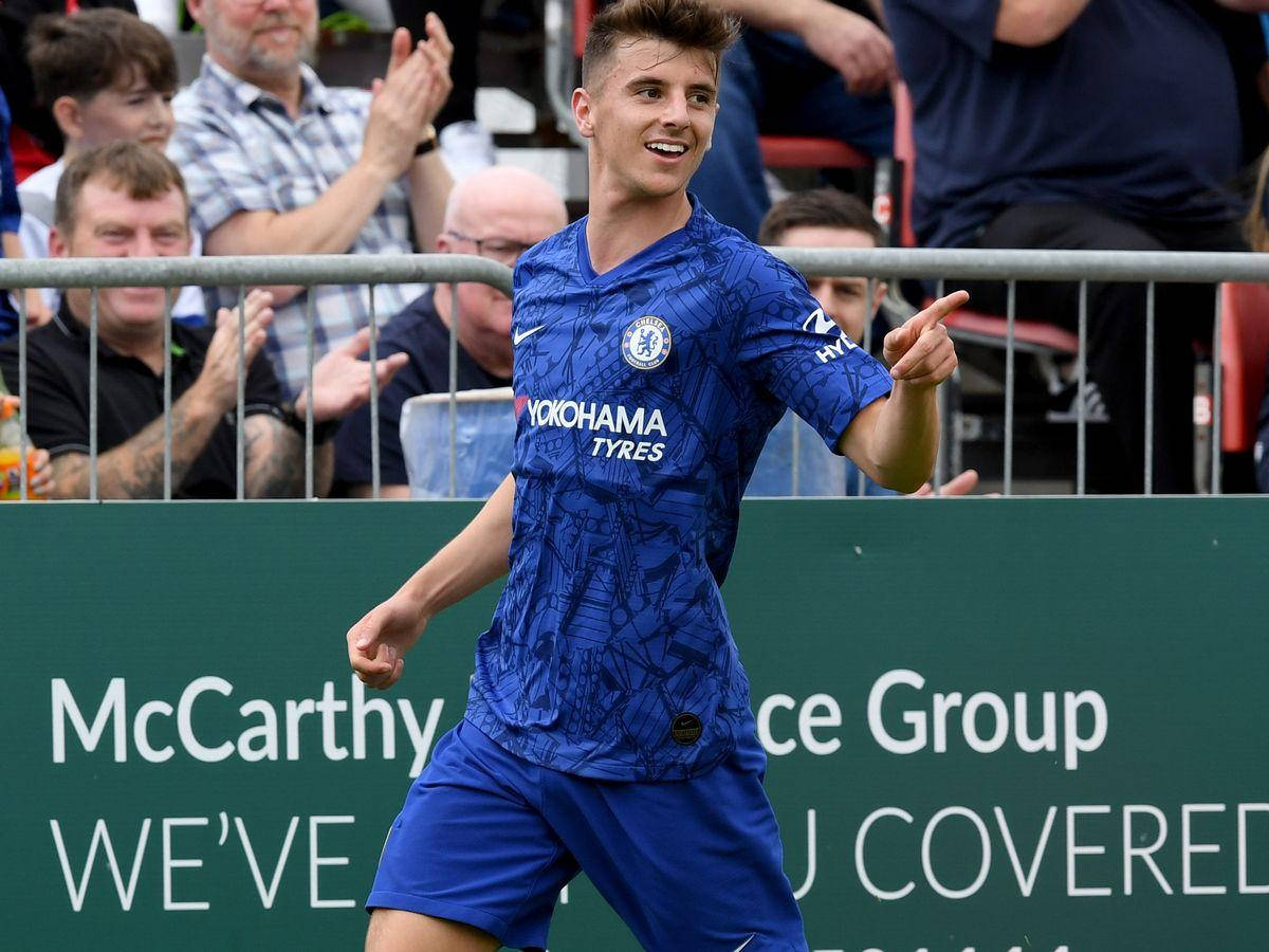 Mason Mount Smiling And Pointing