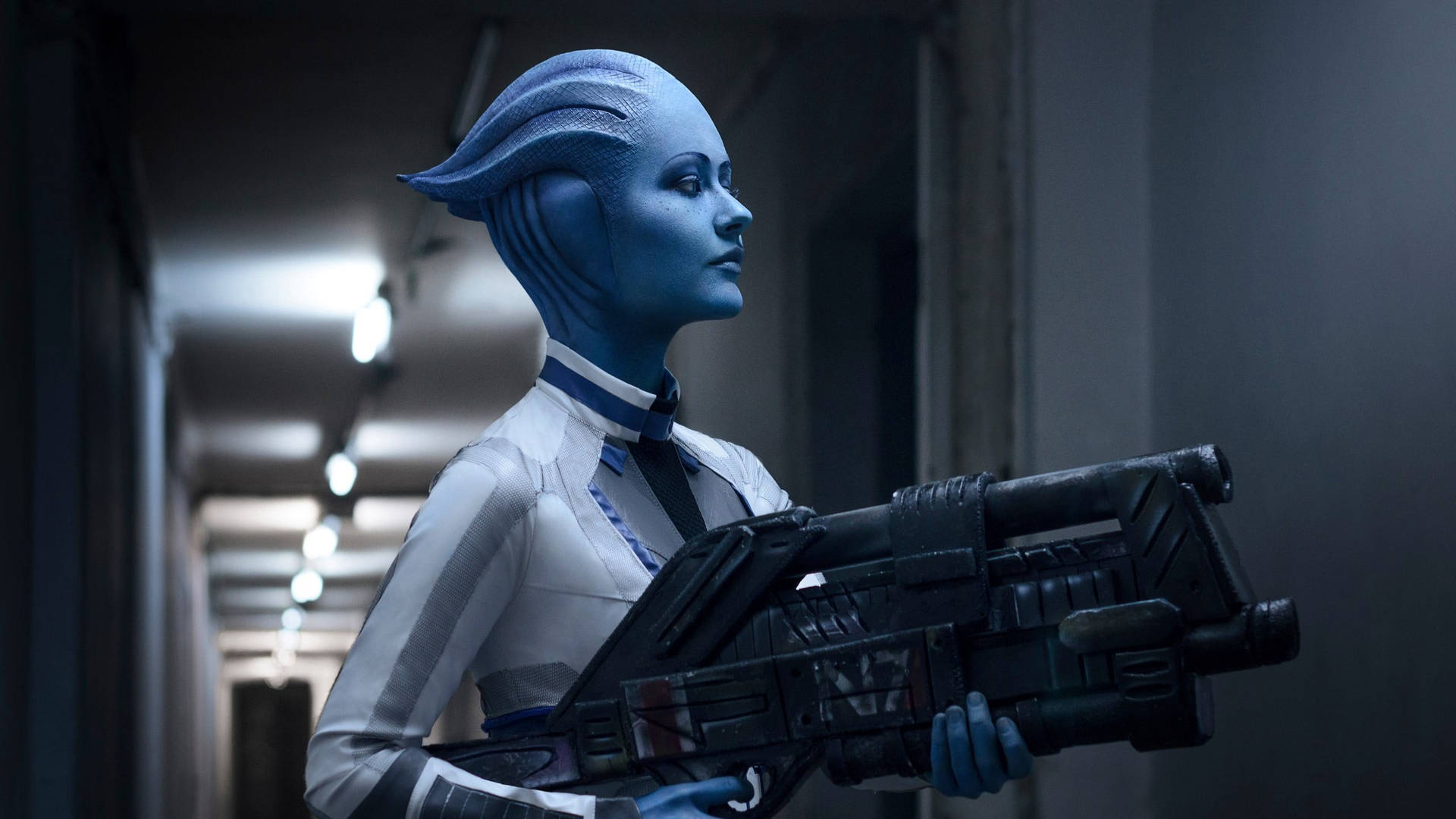 Mass Effect Liara T'soni With Gun Background